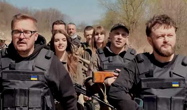 Пономарев, Хома, Тополя, Ткач, Кошевой и Черный представили песню, заряжающую на победу