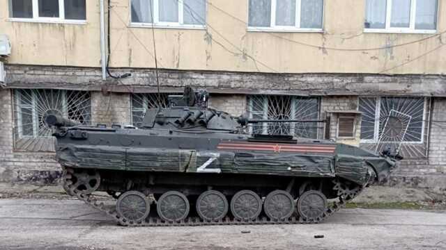 Россия выдает свои военные потери за украинские, – Арестович