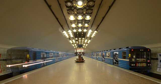 Киев возобновляет движение поездов по всей красной ветке метро