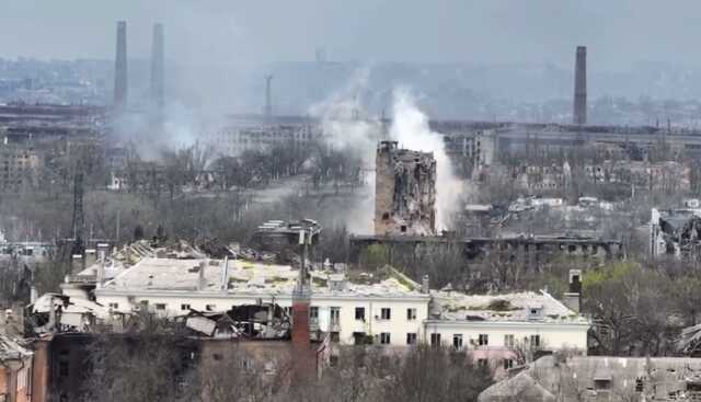 Мариуполь почти разрушен, люди остались под завалами