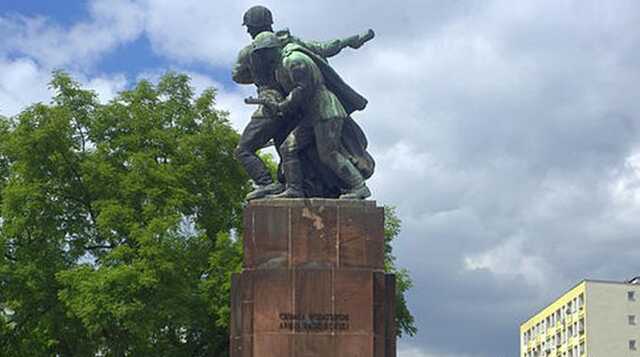 В Польше решили снести советские памятники, чтобы "не пугать людей"