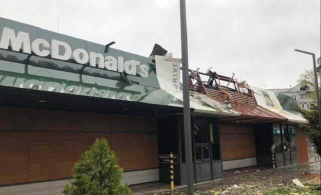Оккупанты обстреляли McDonald’s в Харькове