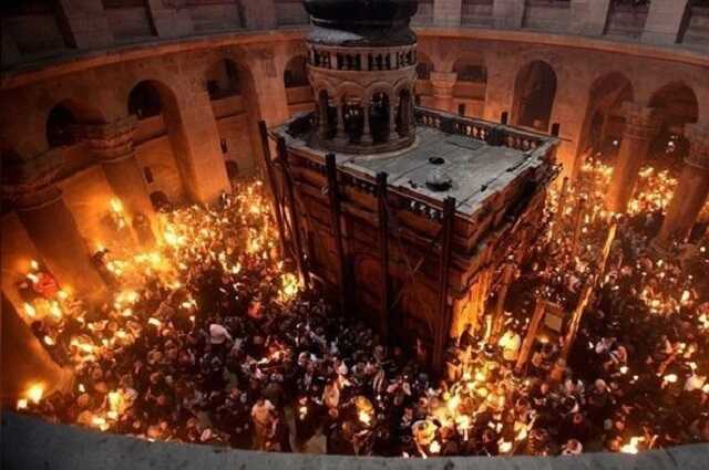 В Иерусалиме сошел Благодатный огонь