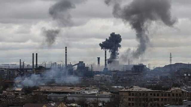 "Азовсталь" снова бомбили снарядами, несмотря на "запрет" Путина – советник главы МВД