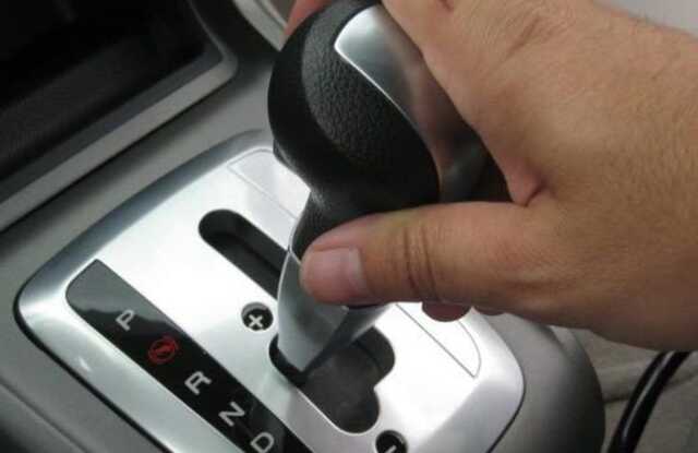 В России перестали выпускать автомобили с “автоматом“