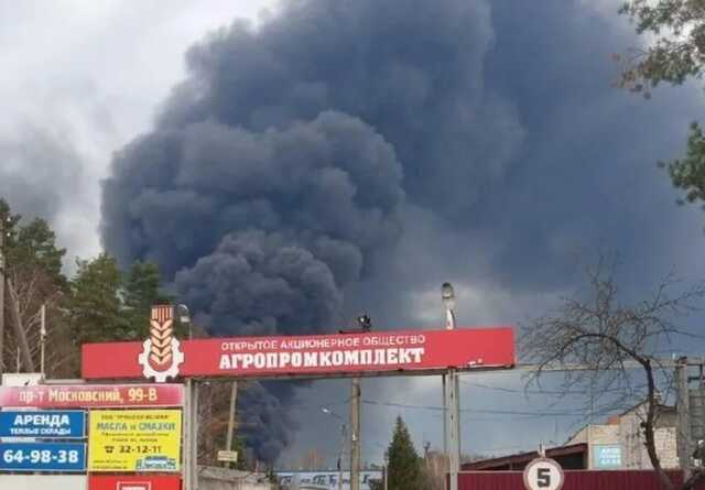 В российском Брянске после нефтебазы загорелся мясокомбинат
