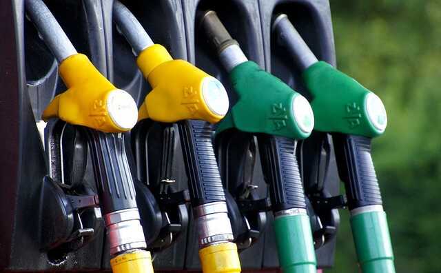 На украинских АЗС подорожали бензин и дизельное топливо