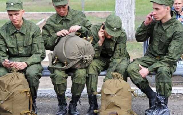 В Крыму призывников ловят на улице: скоро даже перекроют выезд с полуострова