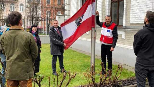 Австрия вернула своих дипломатов в Киев