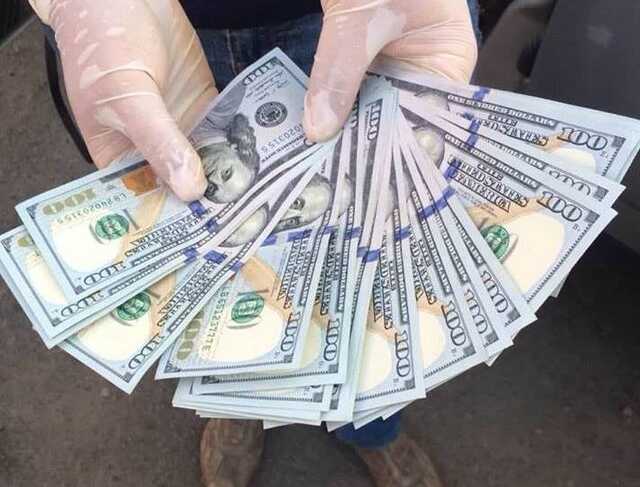 На Хмельниччині судитимуть підприємицю, яка пропонувала за 5500 доларів «вирішити питання»