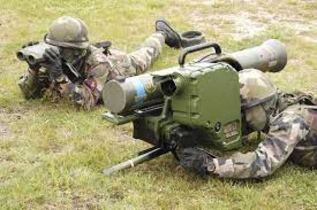 Украинские военные палят из «Милана»