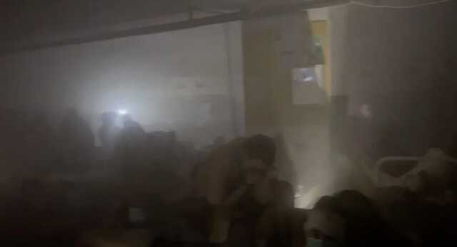 Россияне мощными бомбами повредили госпиталь «Азова» в Мариуполе: есть погибшие и раненые