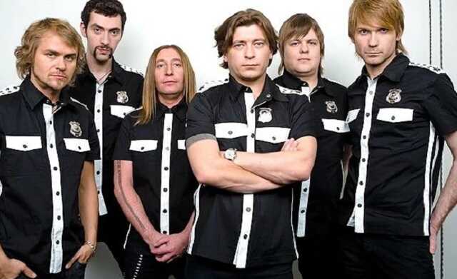 Группа "Би-2" отменила концерт из-за банера с символом "Z"