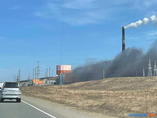 Мощный пожар охватил российскую электростанцию недалеко от Японии