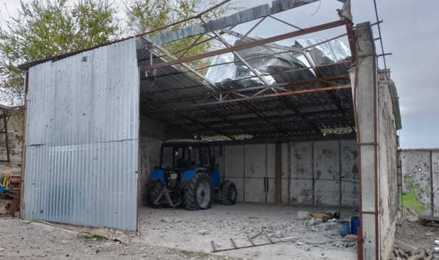 В Запорожской области враг обстрелял фермерское хозяйство: повреждена техника