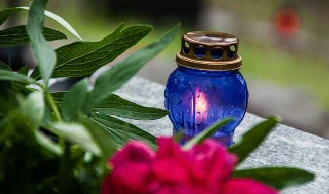 В Черниговской области запретили посещать кладбища в поминальные дни, но не везде