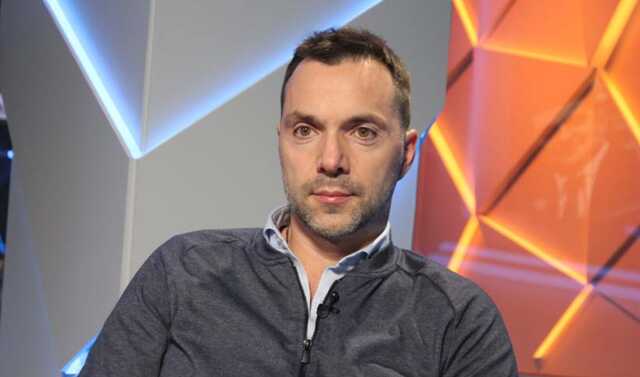 "Бомжи с автоматами и наемнички всякие": Арестович раскрыл сценарий нового наступления России