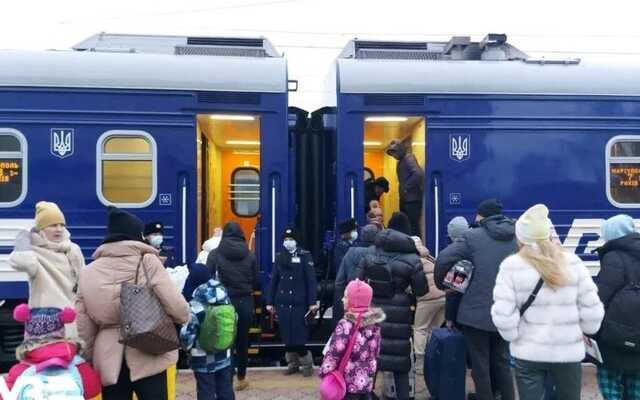 "Укрзалізниця" призначила на 2 травня три додаткові евакуаційні рейси