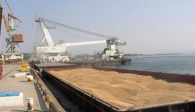 Россия бомбит зерновую инфраструктуру Украины для снижения конкуренции, - министр Германии