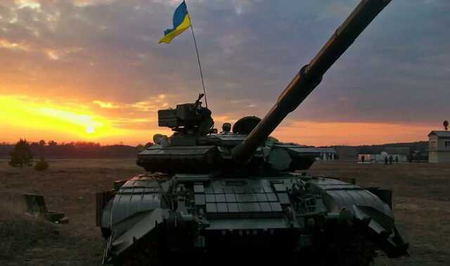 В Днепре полиция задержала женщину, снимавшую передвижение военной техники