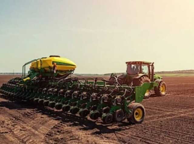 На Харьковщине оккупанты сорвали посевную: поля усеяны минами, а фермерские хозяйства уничтожены