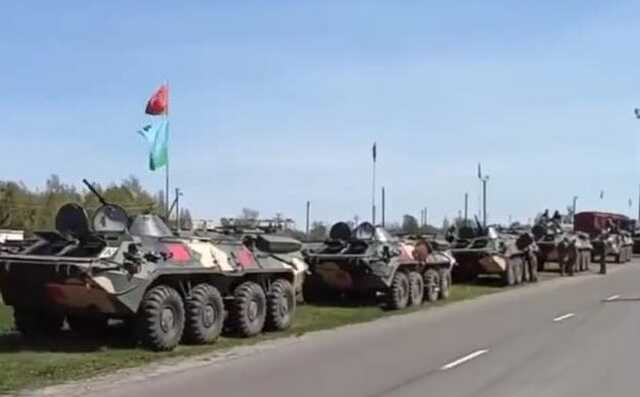 У Білорусі зафіксували переміщення військової техніки, маркованої червоними квадратами