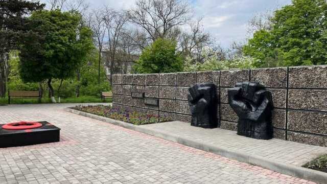 Власти Мариуполя показали, как Россия готовит город к празднованию 9 мая