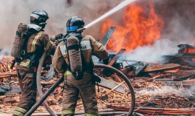 В России вспыхнул очередной пожар, огонь подбирается к Курску