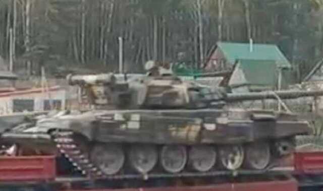 В Беларуси заметили разгрузку эшелона с большим количеством военной техники