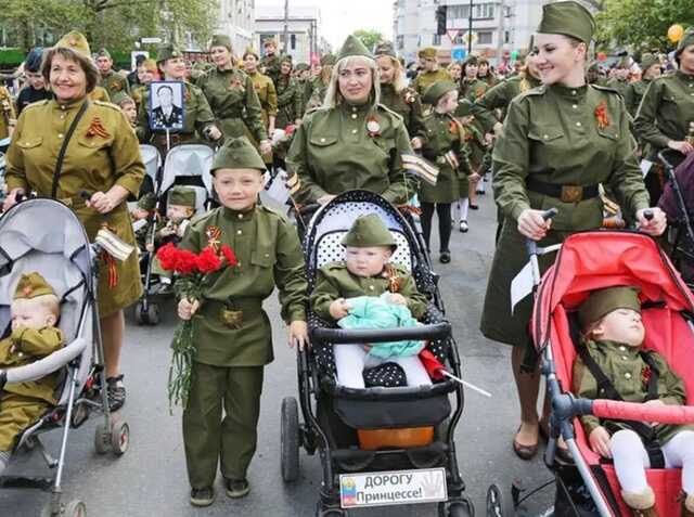 Мэр Варшавы выступил против празднования 9 мая посольством России в городе