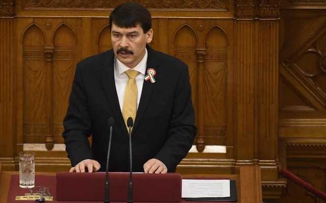 Президент Венгрии ушел с должности. Его заменит соратница Орбана
