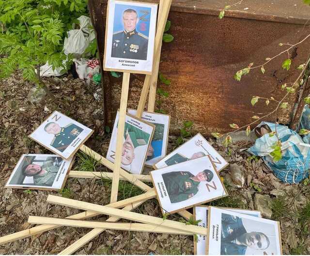 Бессмертный полк: В России выбросили на помойку фото ликвидированных в Украине оккупантов