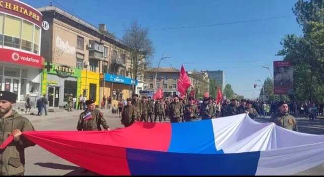СМИ: В Мелитополь на шествие «бессмертный полк» завезли массовку из ЛДНР и Крыма