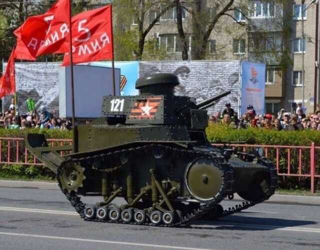 Чмоня-мобиль: на параде в РФ показали новинки "аналоговнетной" техники