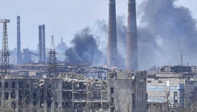 Защитники Мариуполя из "Азовстали" потеряли связь с госпиталем: оккупанты не прекращают атак