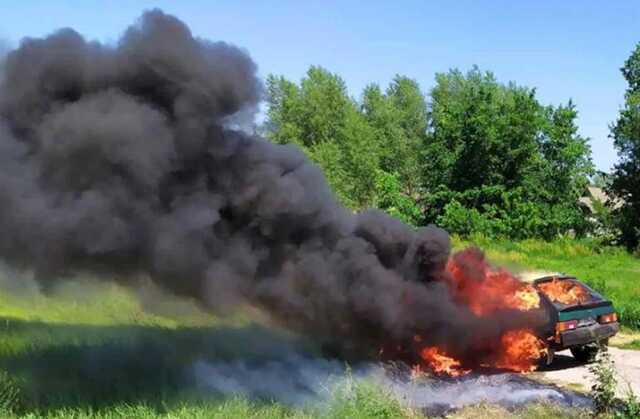 На Запорожье оккупанты обстреляли авто с мирными жителями: машина взорвалась