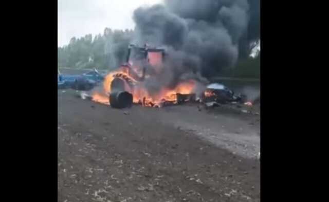 Оккупанты ракетой подбили трактор в поле: известно состояние тракториста