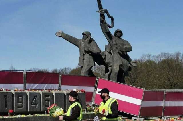 Парламент Латвии разрешил снести советский памятник освободителям Риги