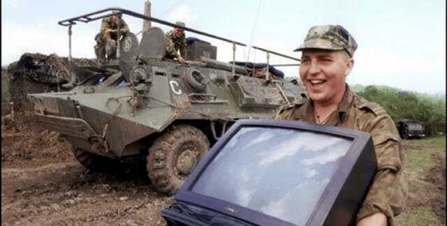 «Тащат даже у сослуживцев». Российская армия и традиции мародерства