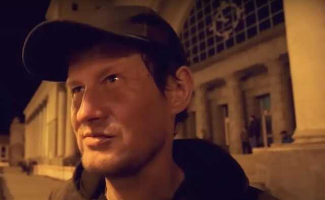 Бывший модельер, работавший с Андре Таном, стал бездомным и оказался на вокзале Днепра