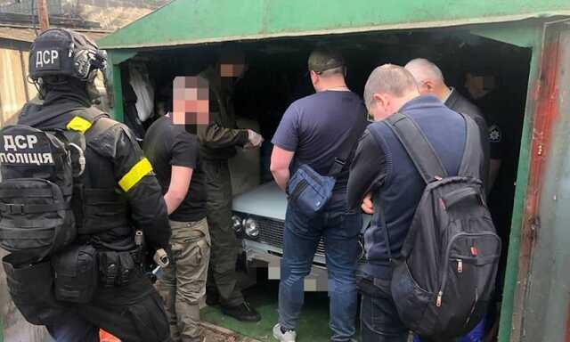 В Киеве незаконно торговали оружием и боеприпасами