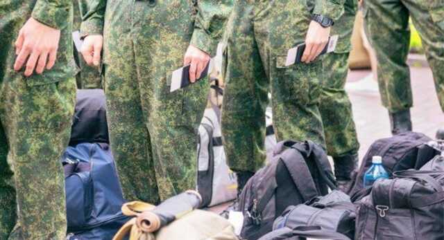 Берут всех: оккупанты силой затягивают в свою армию жителей оккупированной Луганщины, – Гайдай
