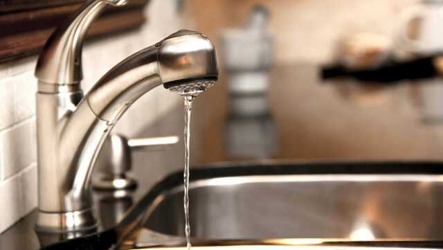 В оккупированном Донецке люди остались без воды, потому что работников водоканала мобилизовали