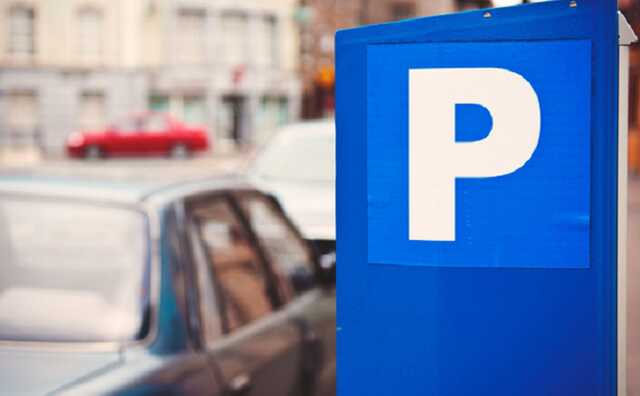 В Киеве возобновили плату за парковку автомобилей
