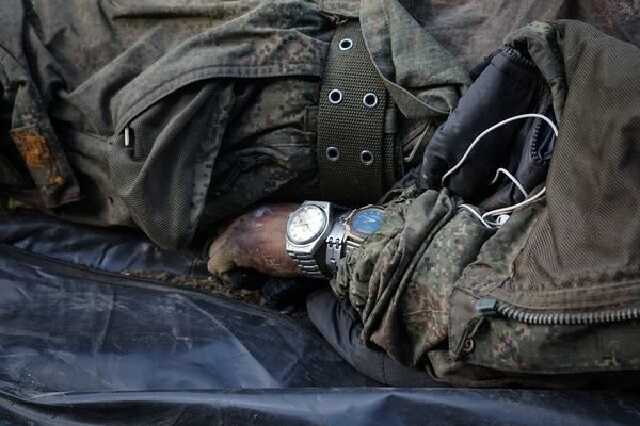 "Своих бросаем". Сотні трупів російських окупантів з України ніхто не забирає