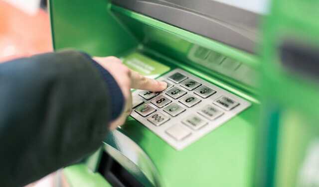 В Запорожской области оккупанты украли из банкомата 400 тысяч гривен