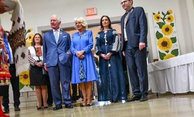 Принцу Чарльзу подарили украинскую марку с российским кораблем