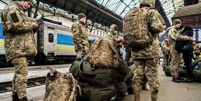 Выезд мужчин из Украины: в Раде хотят лишать гражданства бежавших от мобилизации