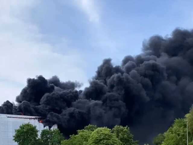 Возле аэропорта Женевы вспыхнул мощный пожар