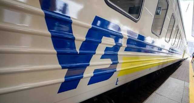 Укрзализныця из-за последствий авиаударов меняет маршрут курсирования поездов